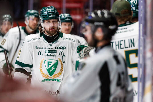 Färjestads Linus Johansson jublar