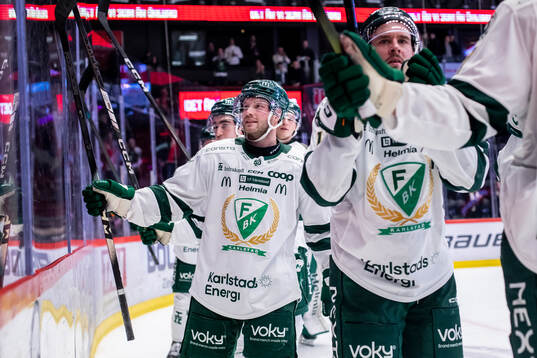 Färjestads Axel Bergkvist jublar