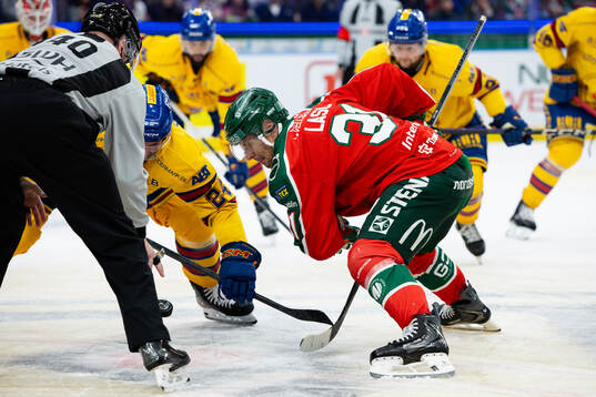 Djurgårdens Ludvig Rensfeldt och Frölundas Nicklas Lasu