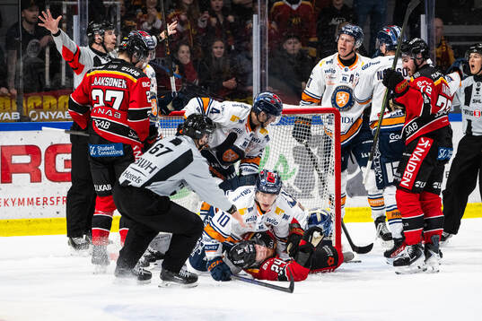 Växjös Eemeli Suomi och Luleås Brendan Shinnimin