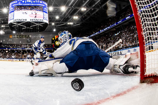 1-4 bakom Leksands målvakt Jakob Hellsten