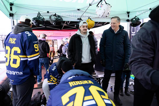 HV71s Isac Brännström och Richard Nylin, klubbdirektör