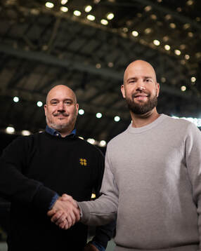 AIKs VD Fredrik Söderberg och Miika Takkula som