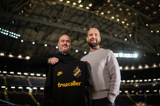 AIKs VD Fredrik Söderberg och Miika Takkula som