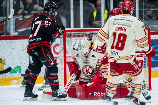 Nybros Joel Kant och Kalmars målvakt Jacob Crespin