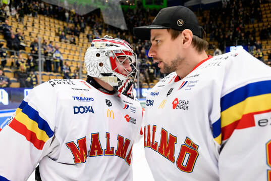 Malmö Redhawks målvakt Oskar Blomgren och målvakt Marek