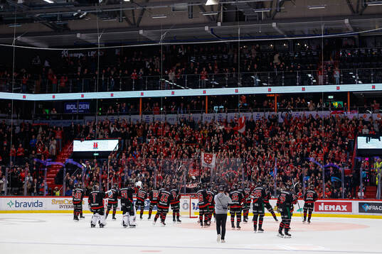 Örebros spelare jublar