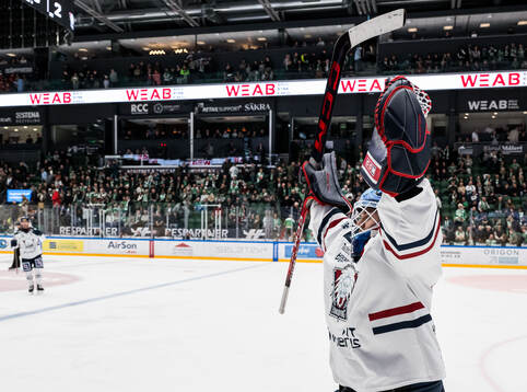 Linköpings målvakt Jesper Myrenberg jublar