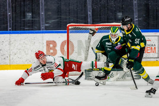 Moras Filip Björkman, Östersunds målvakt Carl Lidö  och