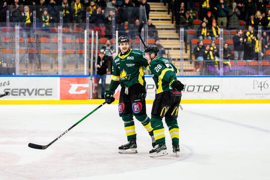 Östersunds Fredric Jansson och Samuel Solem jublar