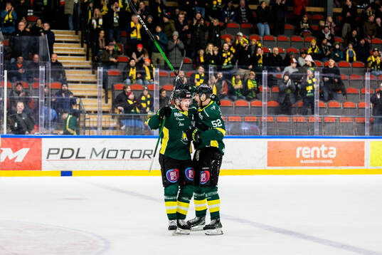 Östersunds Samuel Solem och Fredric Jansson jublar