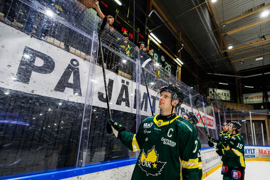 Östersunds Joel Olkkonen jublar