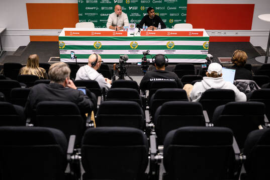 Hammarbys sportchef Mikael Hjelmberg och Kalle Karlsson