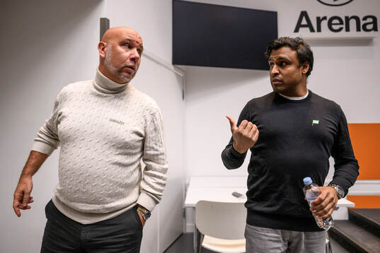 Hammarbys sportchef Mikael Hjelmberg och Kalle Karlsson