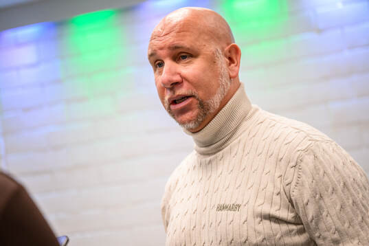 Hammarbys sportchef Mikael Hjelmberg intervjuad