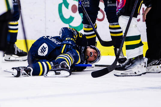 Södertäljes Måns Lindbäck har ont