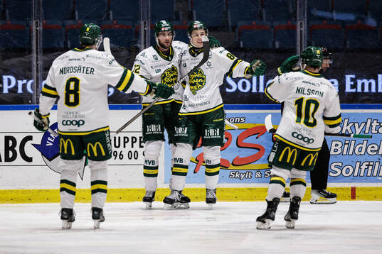 Björklövens Jacob Olofsson jublar