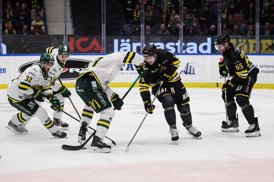 Björklövens Matthew Cairns och AIKs Scott Pooley och
