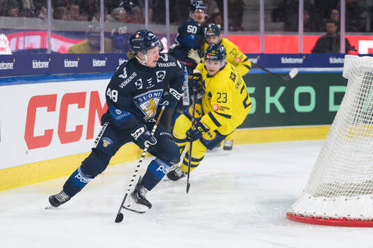 Lauri Pajuniemi of Finland and Lias Andersson of Sweden in
