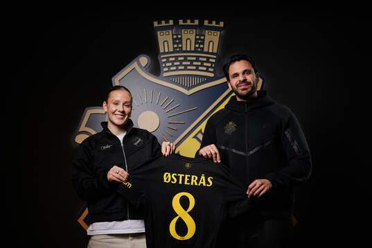 Emilie Libakken Østerås och AIKs sportchef Zinar Spindari