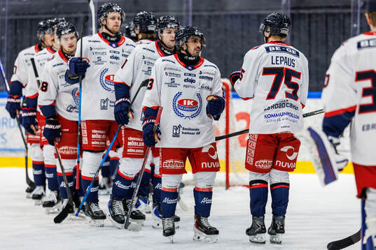 Oskarshamns Kevin Karlsson jublar