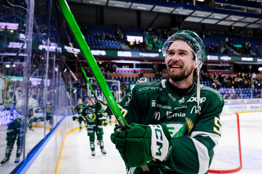 Färjestads Linus Johansson jublar