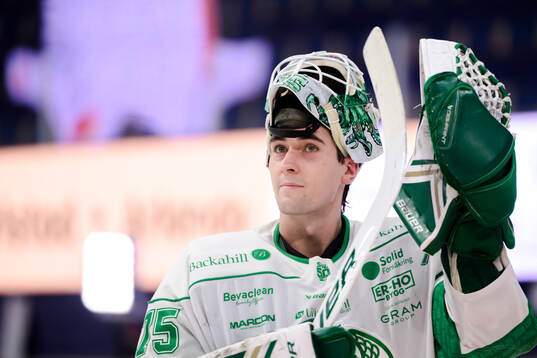 Rögles målvakt Arvid Holm jublar