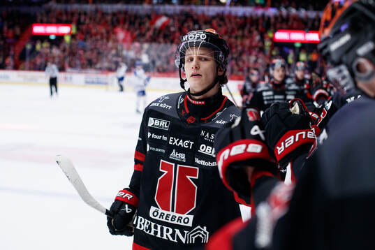 Örebros Patrik Puistola jublar