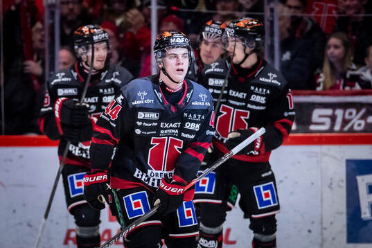 Örebros Melvin Fernström gör 1-0 och jublar med Gustav