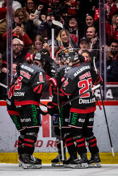 Örebros Melvin Fernström gör 1-0 och jublar med Gustav