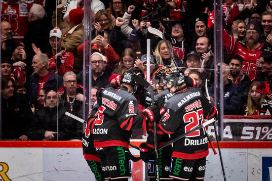 Örebros Melvin Fernström gör 1-0 och jublar med Gustav