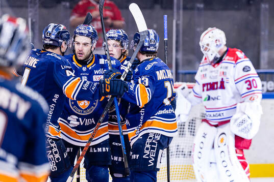 Växjös Reid Gardiner och Karl Henriksson jublar