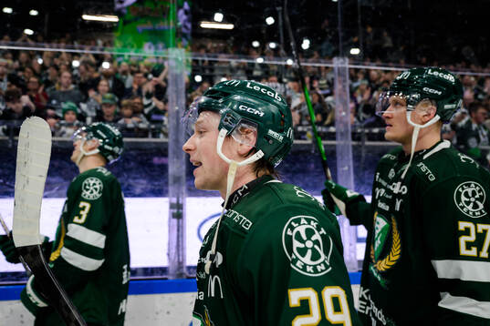 Färjestads Oskar Steen jublar