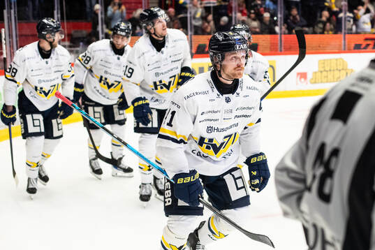 HV71s Riley Woods jublar