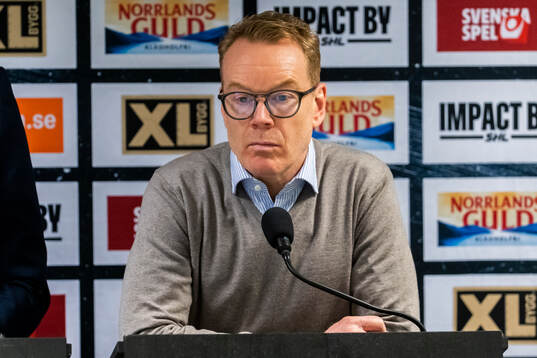 Örebros tränare Niklas Eriksson på presskonferensen
