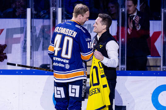 Växjös Dennis Rasmussen uppmärksammas av Tre kronors