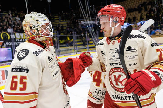 Kalmars målvakt Jacob Crespin och Henrik Nilsson jublar