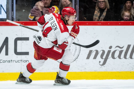 Almtunas Mikkel Øby-Olsen jublar