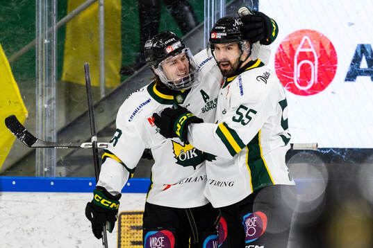 Östersunds Daniel Öhrn och Linus Videll jublar