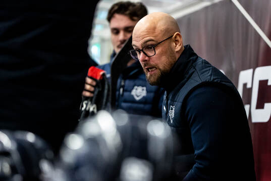 Karlskogas tränare Dennis Hall