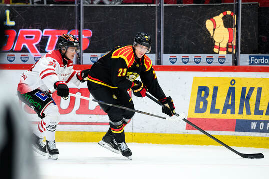 Örebros Patrik Puistola och Brynäs Oskar Lindblom