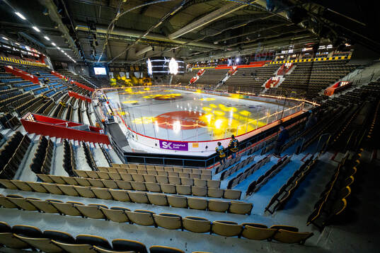 Interiör vy över Skellefteå Kraft Arena innan