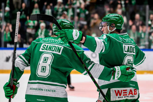 Rögles Linus Sandin och Paul LaDue jublar