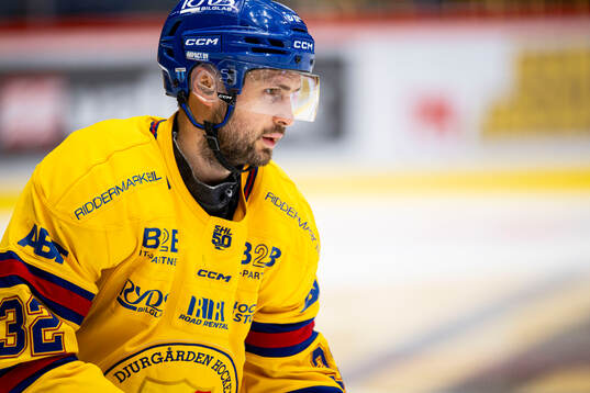 Djurgårdens Marcus Krüger innan ishockeymatchen i SHL