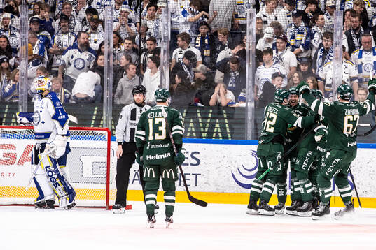 Färjestads spelarna jublar