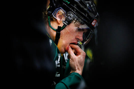 Östersunds Isak Garfve har ont