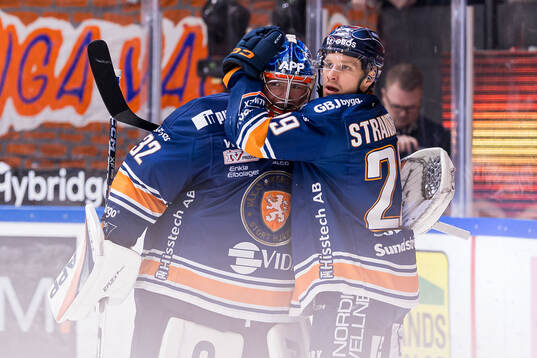 Växjös målvakt Ludvig Persson och Sebastian Strandberg