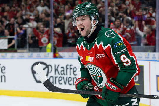 Frölundas Linus Weissbach jublar