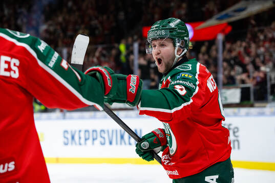 Frölundas Linus Weissbach jublar