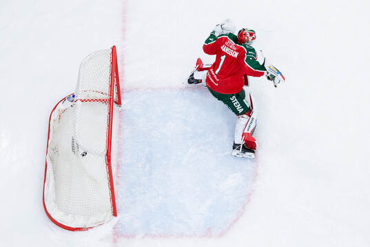 Färjestads Albert Wikman skjuter reduceringen till 3-1 på